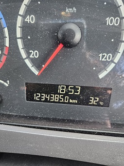 082X