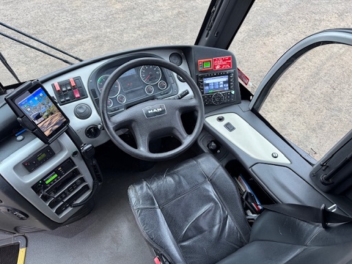 837X